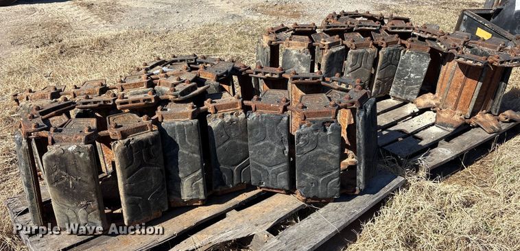 image for item ES8566 McLaren 12V8 skid steer over the tire tracks