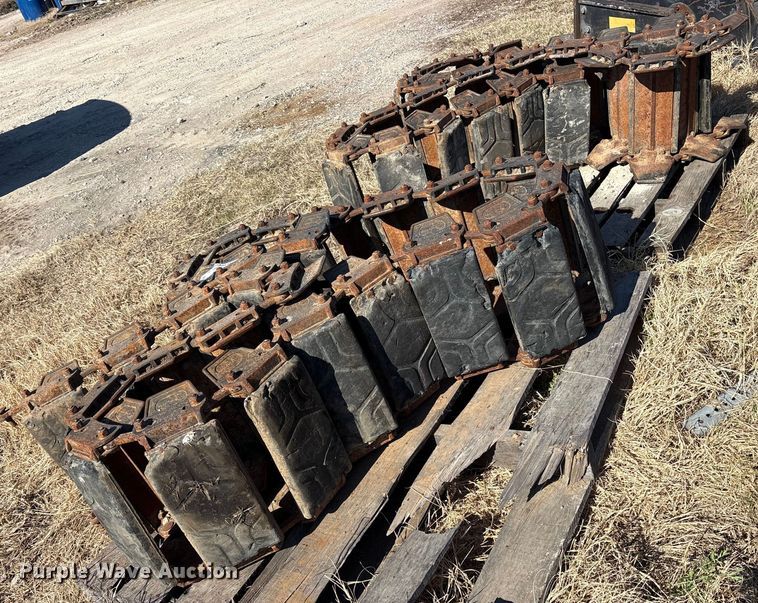 image for item ES8566 McLaren 12V8 skid steer over the tire tracks