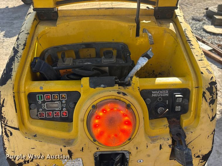 image for item ES8568 2016 Wacker Neuson trench compactor