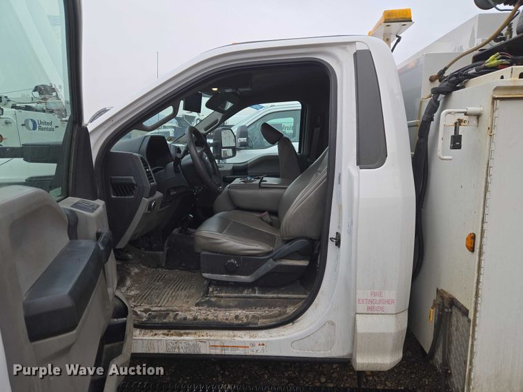 image for item ET1414 2019 Ford F550 Super Duty utility / service truck