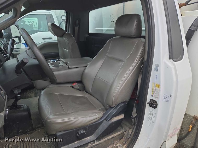 image for item ET1414 2019 Ford F550 Super Duty utility / service truck