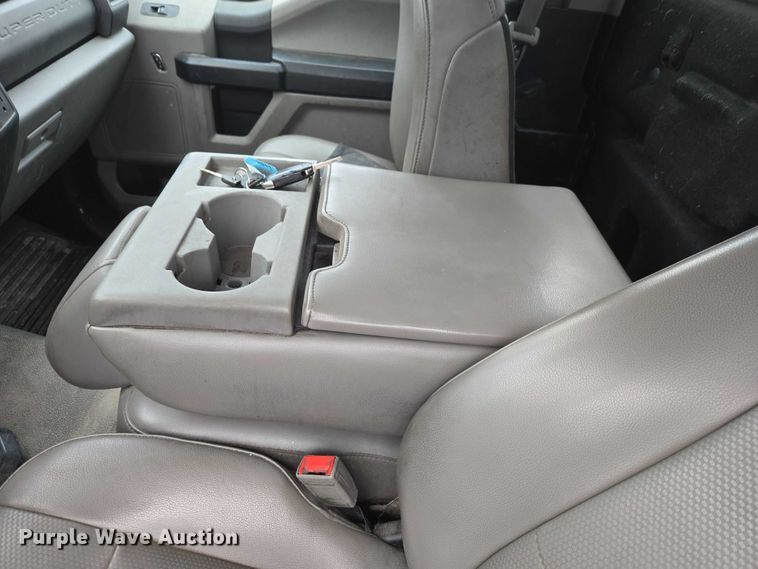 image for item ET1414 2019 Ford F550 Super Duty utility / service truck