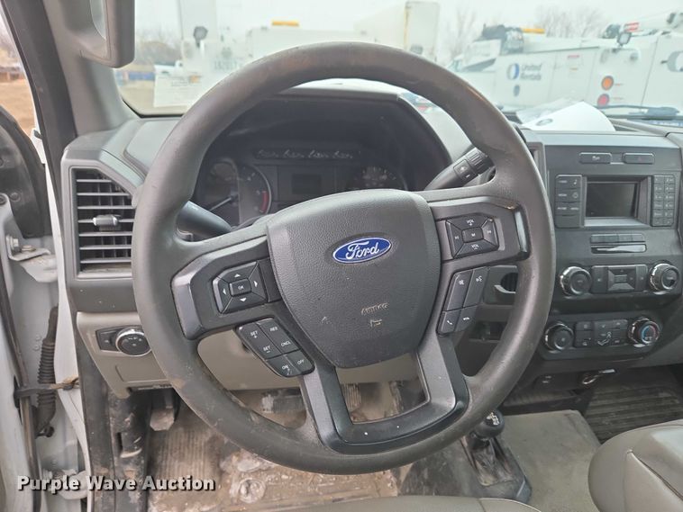 image for item ET1414 2019 Ford F550 Super Duty utility / service truck