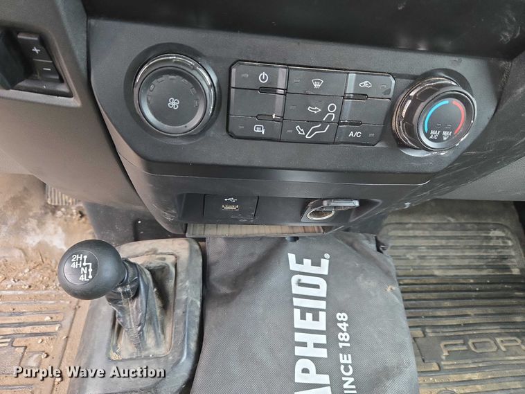 image for item ET1414 2019 Ford F550 Super Duty utility / service truck