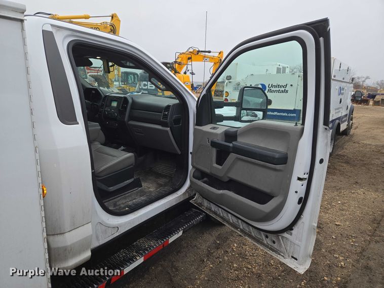 image for item ET1414 2019 Ford F550 Super Duty utility / service truck
