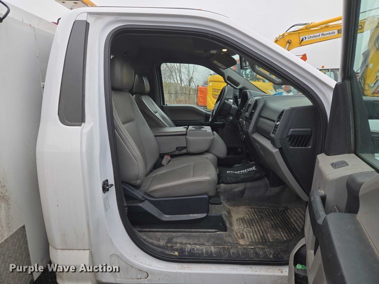 image for item ET1414 2019 Ford F550 Super Duty utility / service truck