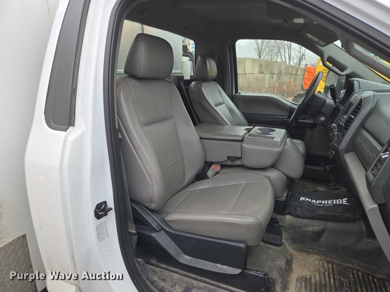 image for item ET1414 2019 Ford F550 Super Duty utility / service truck