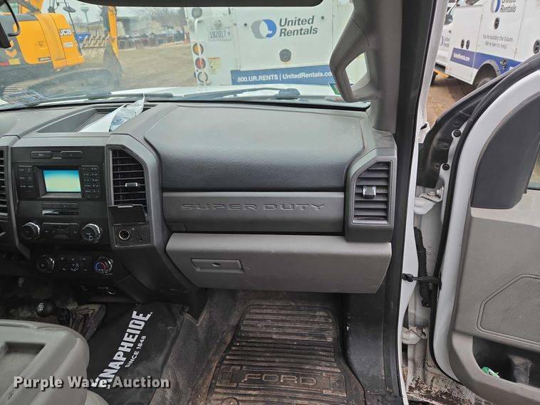 image for item ET1414 2019 Ford F550 Super Duty utility / service truck