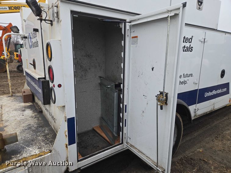 image for item ET1415 2020 Ford F550 Super Duty utility / service truck