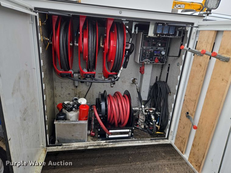 image for item ET1415 2020 Ford F550 Super Duty utility / service truck