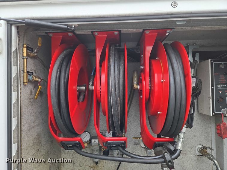 image for item ET1415 2020 Ford F550 Super Duty utility / service truck