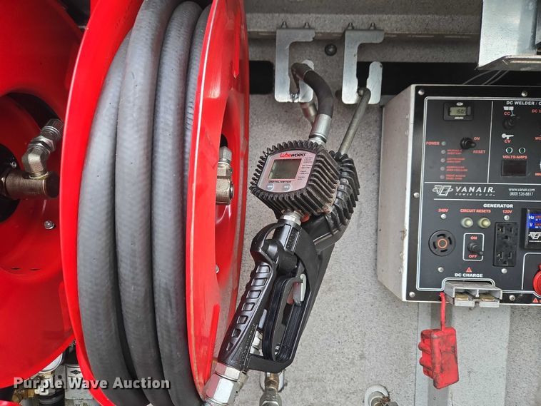 image for item ET1415 2020 Ford F550 Super Duty utility / service truck