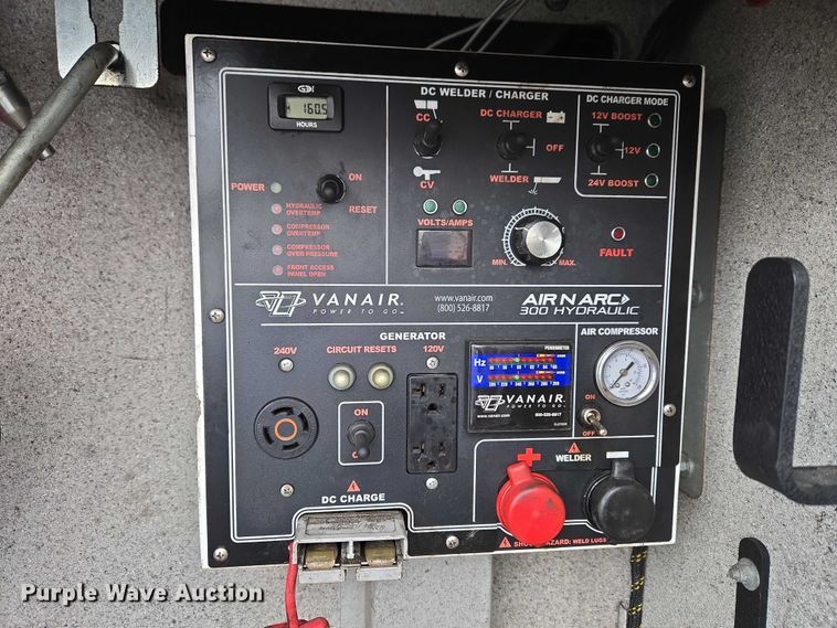 image for item ET1415 2020 Ford F550 Super Duty utility / service truck