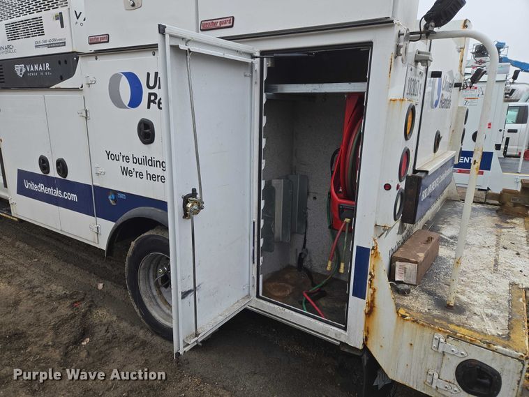 image for item ET1415 2020 Ford F550 Super Duty utility / service truck