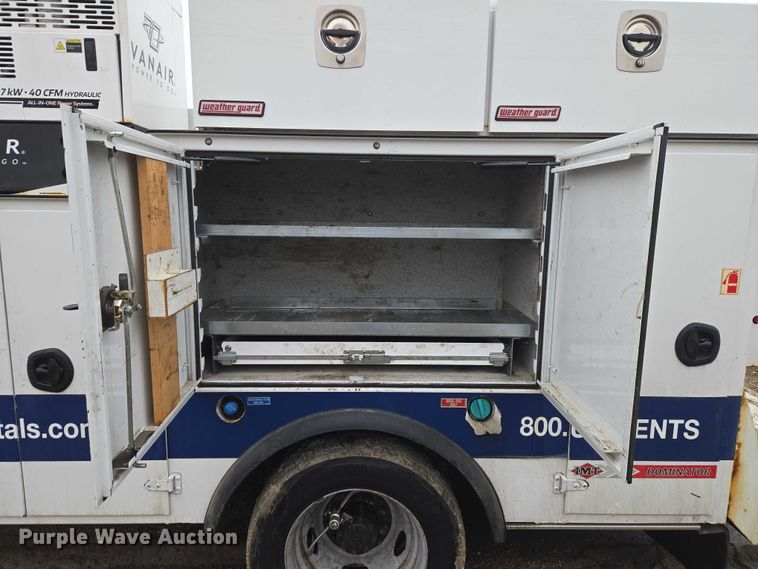 image for item ET1415 2020 Ford F550 Super Duty utility / service truck