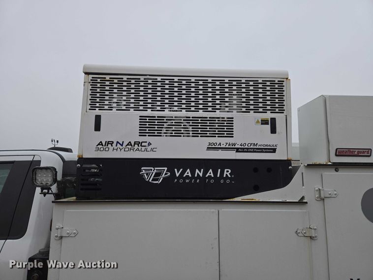 image for item ET1415 2020 Ford F550 Super Duty utility / service truck