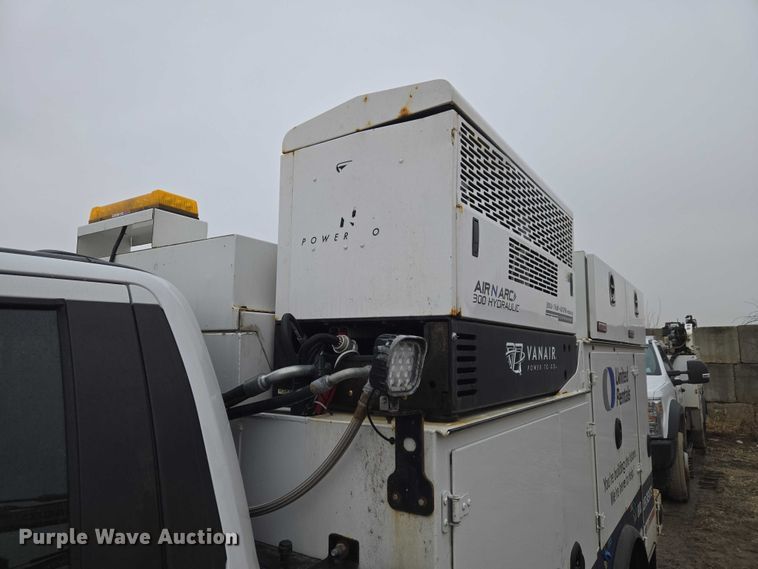 image for item ET1415 2020 Ford F550 Super Duty utility / service truck