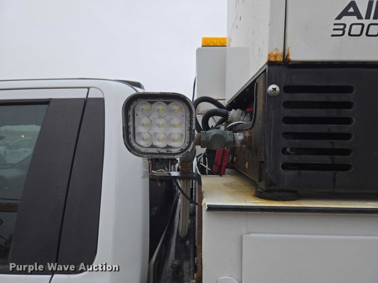 image for item ET1415 2020 Ford F550 Super Duty utility / service truck