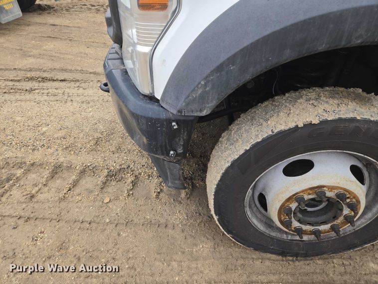 image for item ET1415 2020 Ford F550 Super Duty utility / service truck