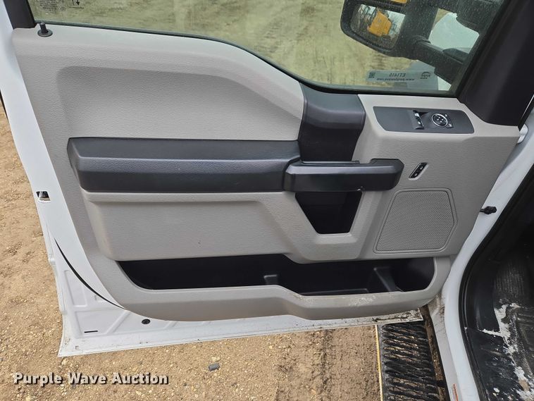 image for item ET1415 2020 Ford F550 Super Duty utility / service truck