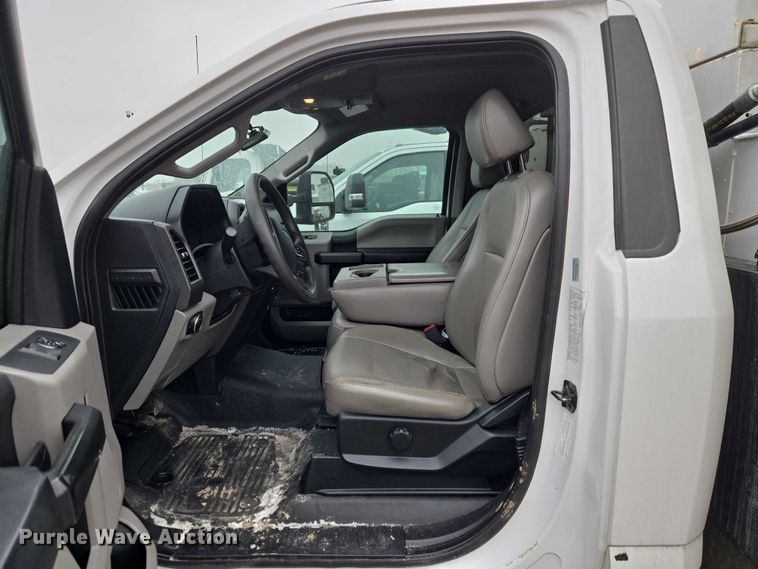 image for item ET1415 2020 Ford F550 Super Duty utility / service truck