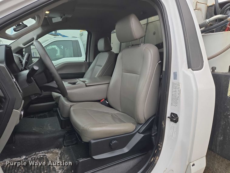 image for item ET1415 2020 Ford F550 Super Duty utility / service truck