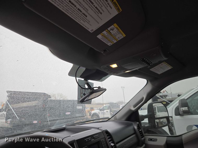 image for item ET1415 2020 Ford F550 Super Duty utility / service truck