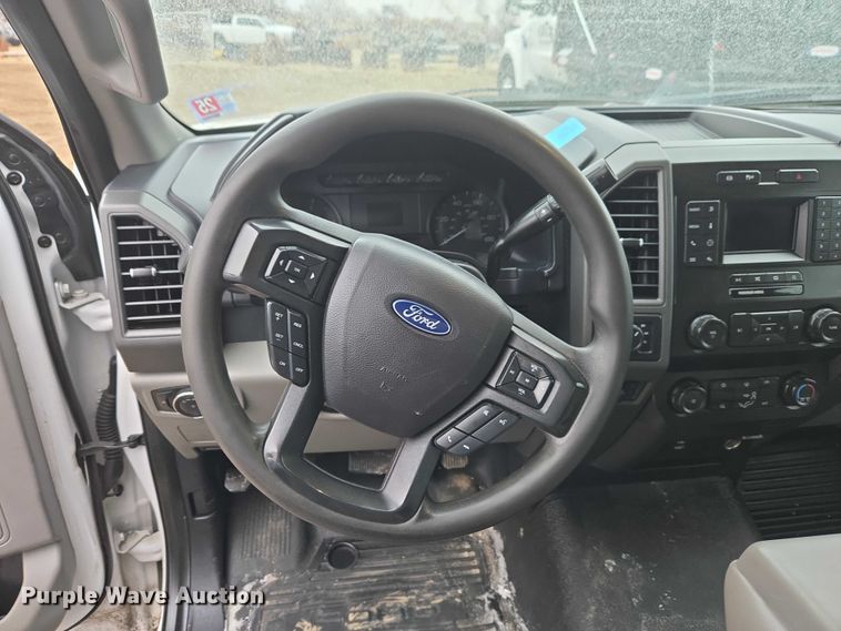 image for item ET1415 2020 Ford F550 Super Duty utility / service truck