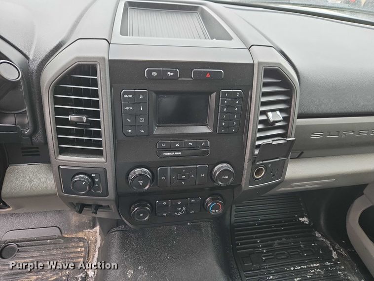 image for item ET1415 2020 Ford F550 Super Duty utility / service truck