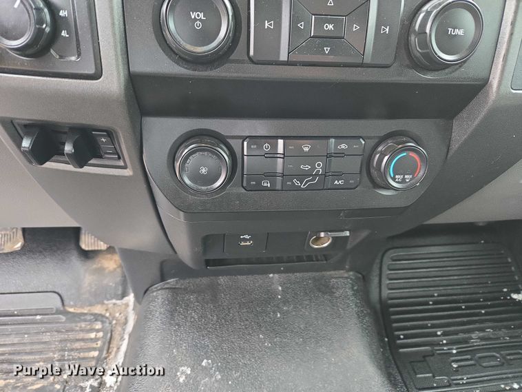 image for item ET1415 2020 Ford F550 Super Duty utility / service truck