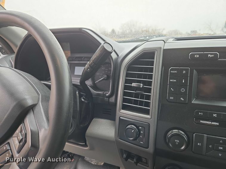 image for item ET1415 2020 Ford F550 Super Duty utility / service truck