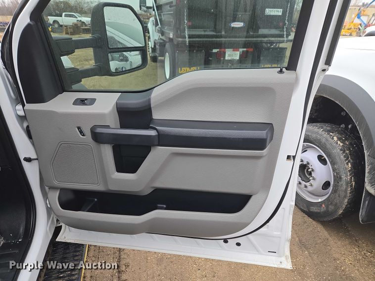 image for item ET1415 2020 Ford F550 Super Duty utility / service truck