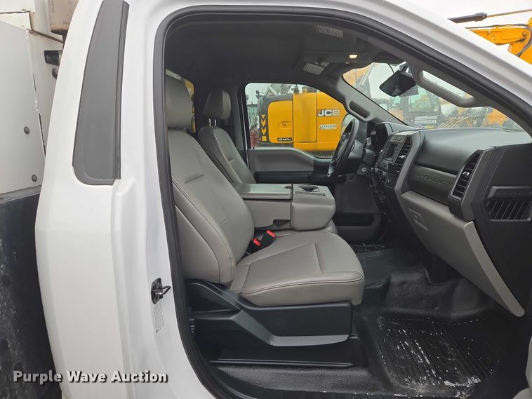image for item ET1415 2020 Ford F550 Super Duty utility / service truck