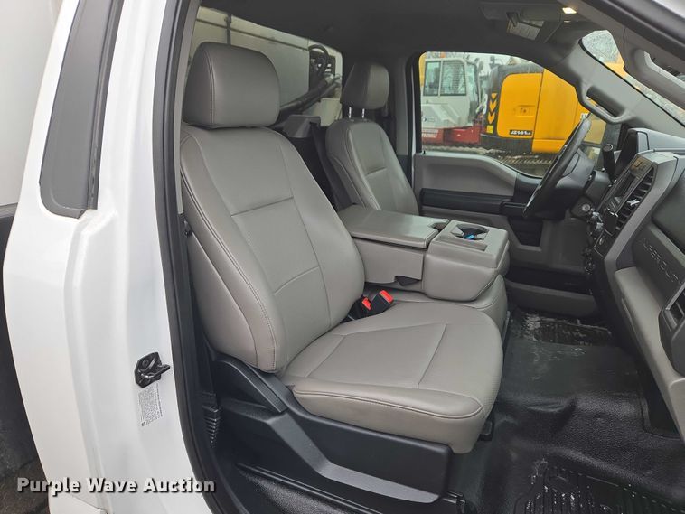 image for item ET1415 2020 Ford F550 Super Duty utility / service truck