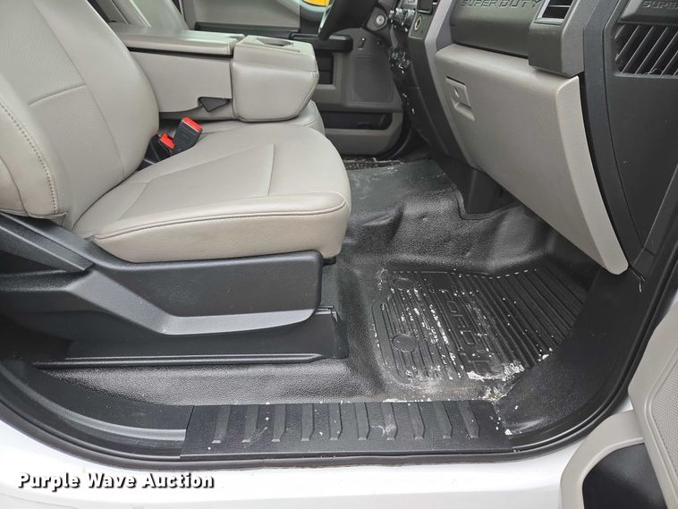 image for item ET1415 2020 Ford F550 Super Duty utility / service truck