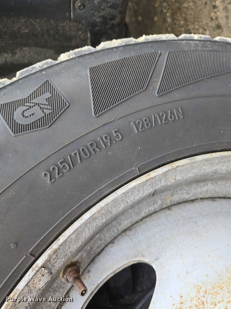 image for item ET1415 2020 Ford F550 Super Duty utility / service truck