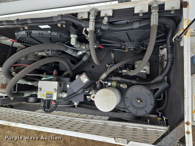 image for item ET1415 2020 Ford F550 Super Duty utility / service truck