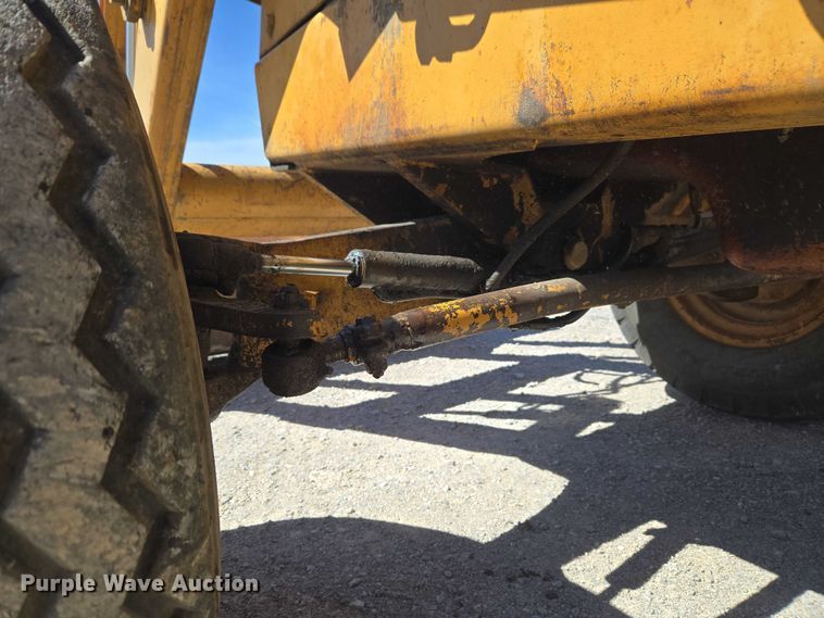 image for item ET1468 Case 480F backhoe
