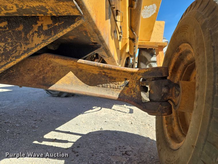 image for item ET1468 Case 480F backhoe