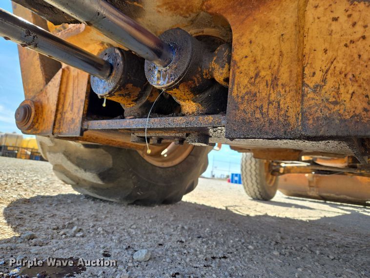 image for item ET1468 Case 480F backhoe