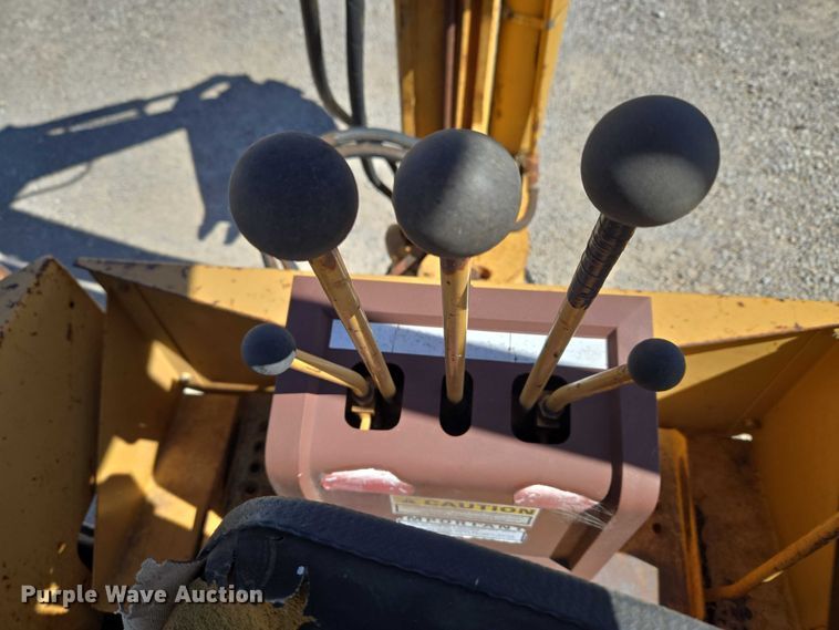 image for item ET1468 Case 480F backhoe