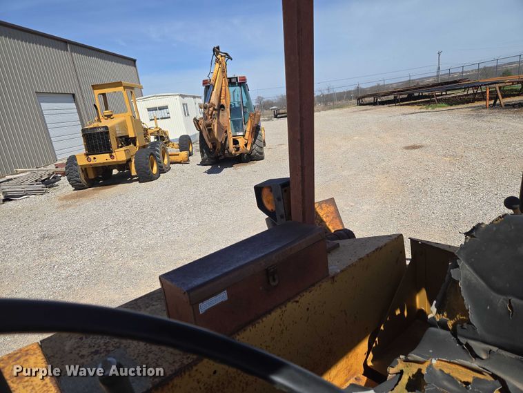 image for item ET1468 Case 480F backhoe