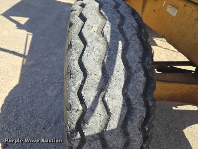 image for item ET1468 Case 480F backhoe