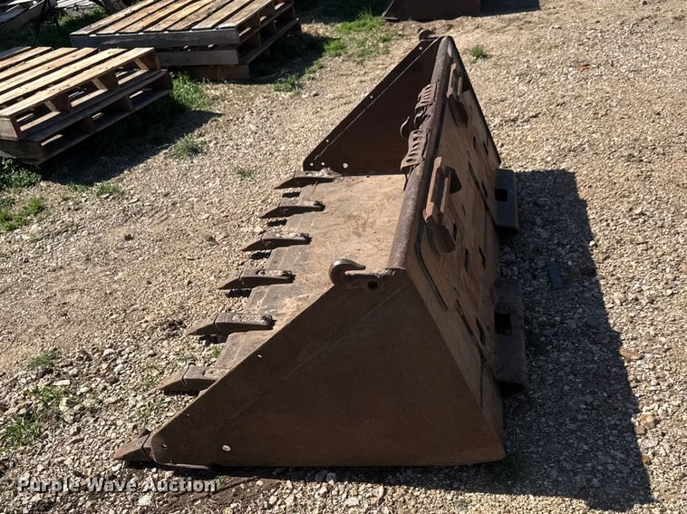 image for item ET1668 Skid steer bucket