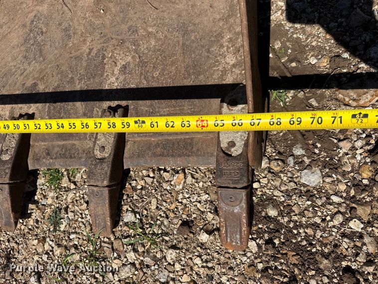 image for item ET1668 Skid steer bucket