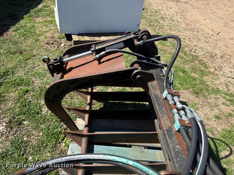 image for item ET1672 Versatech skid steer grapple bucket