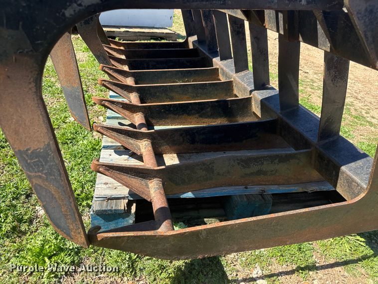 image for item ET1672 Versatech skid steer grapple bucket