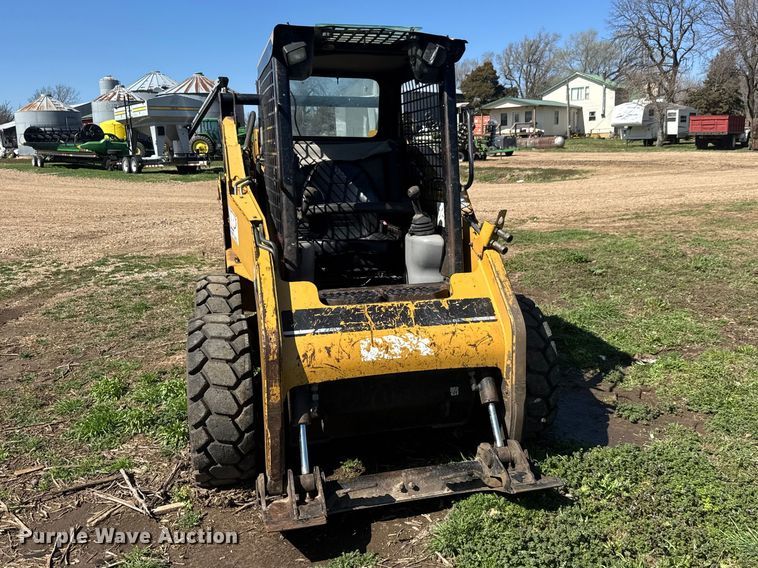 image for item ET1673 2005 Caterpillar 232B skid steer loader