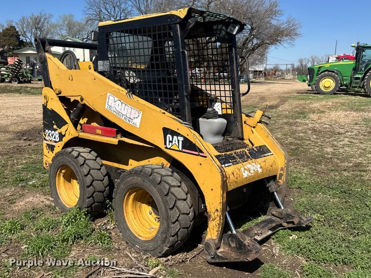 image for item ET1673 2005 Caterpillar 232B skid steer loader