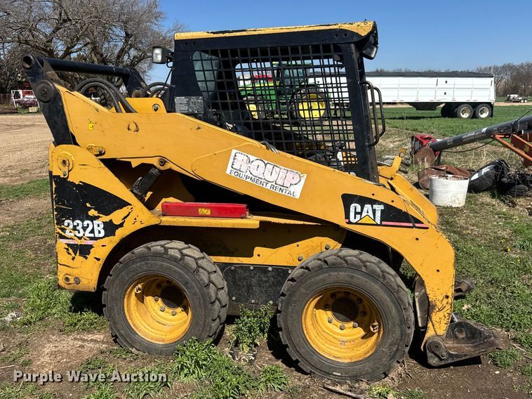 image for item ET1673 2005 Caterpillar 232B skid steer loader